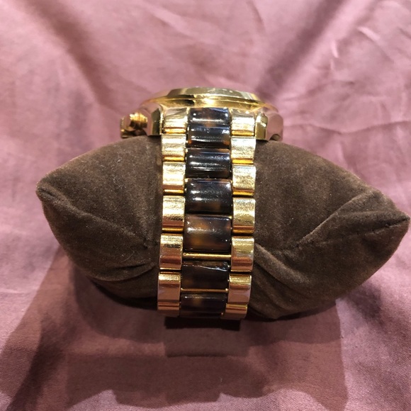 Michael Kors Metallic Bradshaw Chronograph watch - Picture 3 of 5